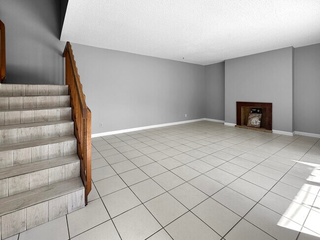 Building Photo - 166 Lake Arbor Dr