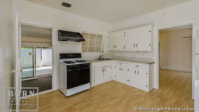 Building Photo - 209 Bayswater Ave