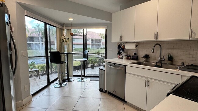 Building Photo - 5641 Coach House Cir