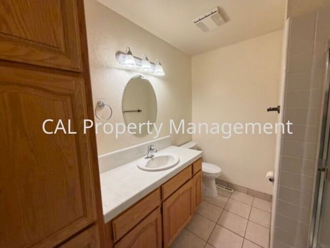 Building Photo - Beautiful 3 bedroom home in Hollister, CA!