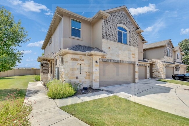 Building Photo - 2880 Donnell Dr