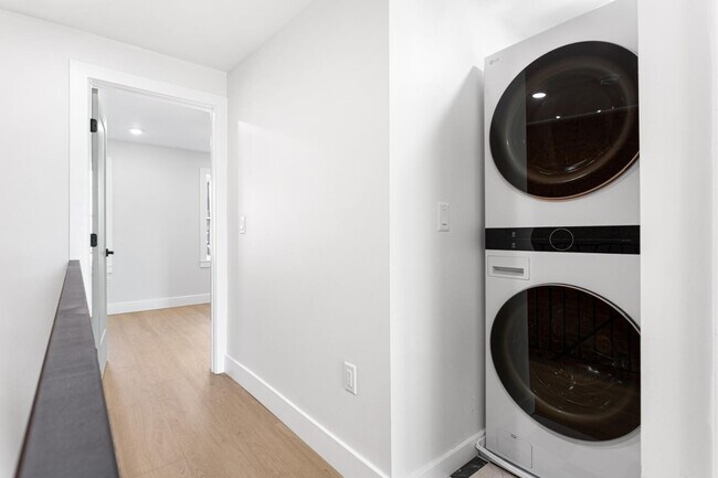 Building Photo - 118 E Huntingdon St