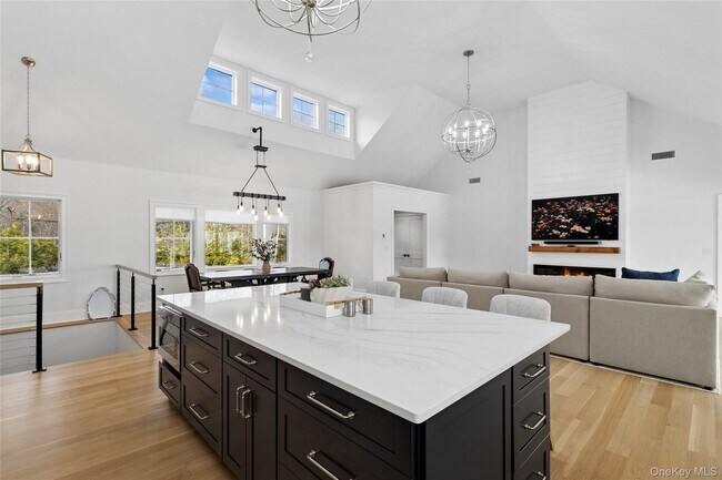 Building Photo - 47 Old Riverhead Rd