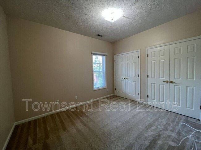 Building Photo - 824 Sage Creek Ln