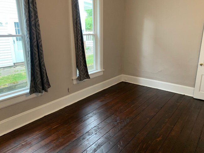Building Photo - A spacious and quiet 3 bedroom home in Old...