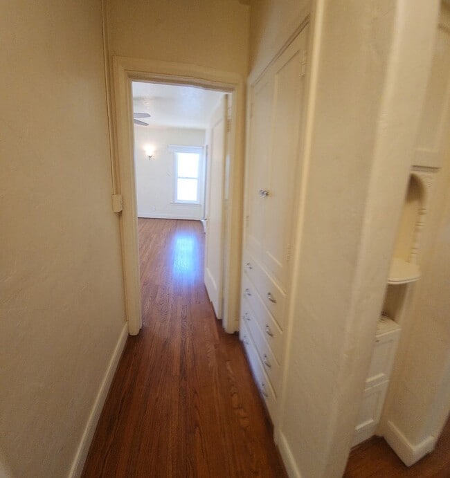 Building Photo - 7 Bedroom 3 bath home close to POLY!!!!