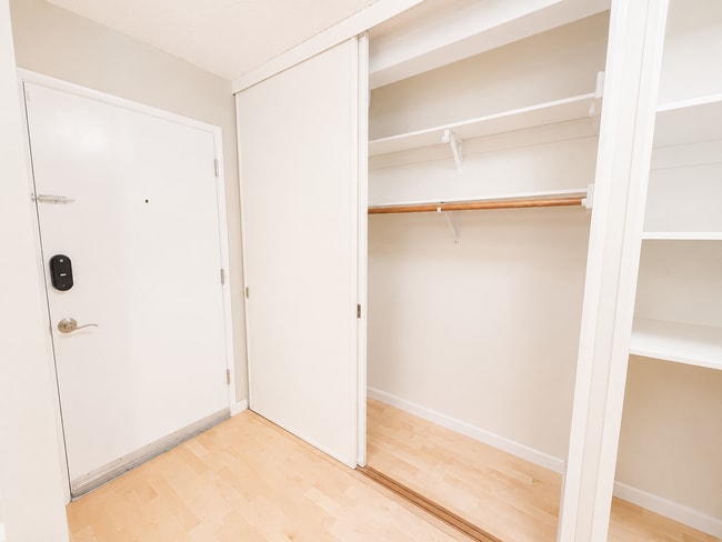 Building Photo - Live Next to Washington Park! Spacious 2-Bedroom Condo with Pool!