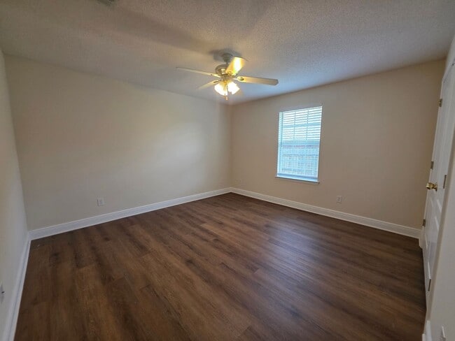Building Photo - 4BR/3BA home with shed close to Navy Feder...