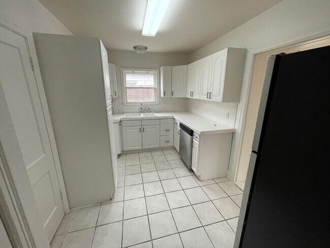 Building Photo - 2510 31st St