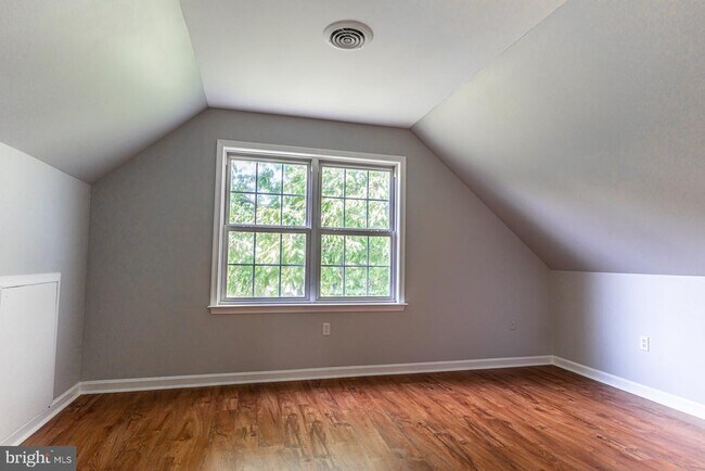 Building Photo - 121 Nottingham Ct