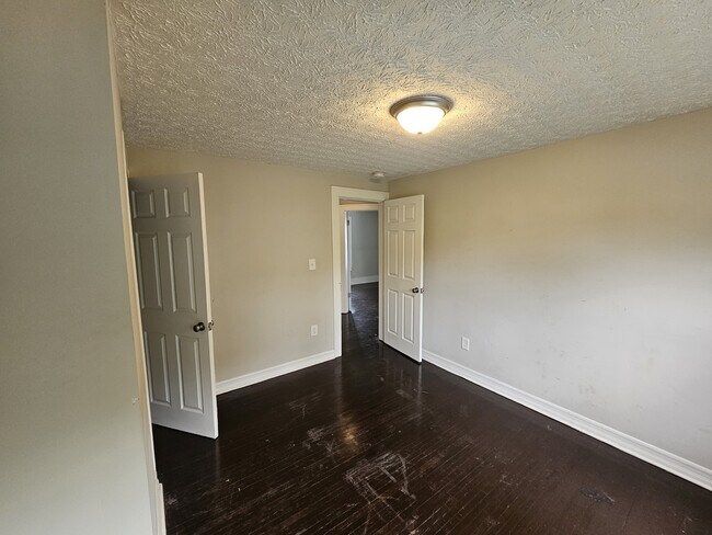 Building Photo - 241 Brehl Ave