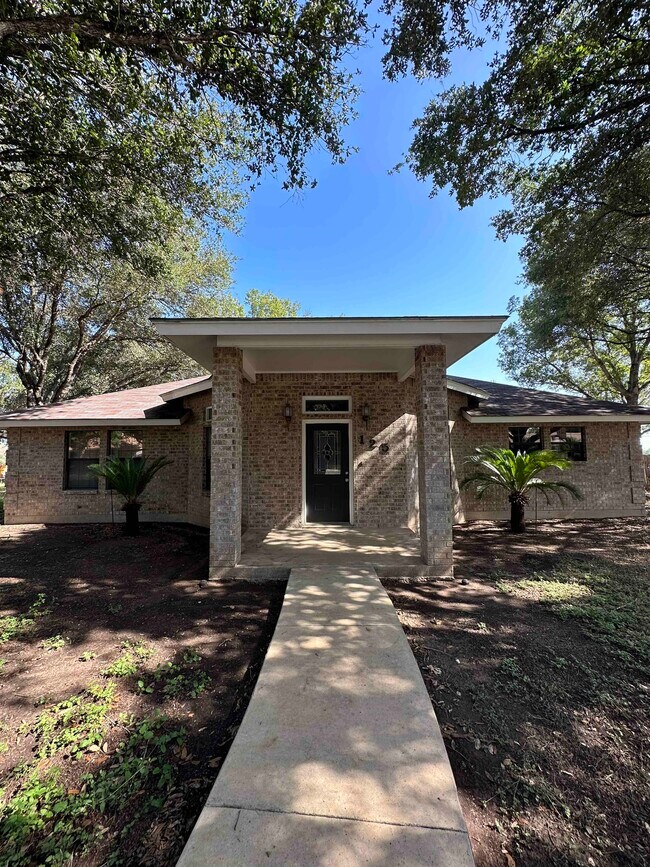 Primary Photo - 125 S Bluebonnet Dr