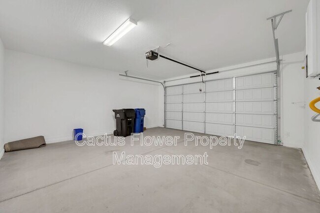 Building Photo - 9850 E Tamery Ave