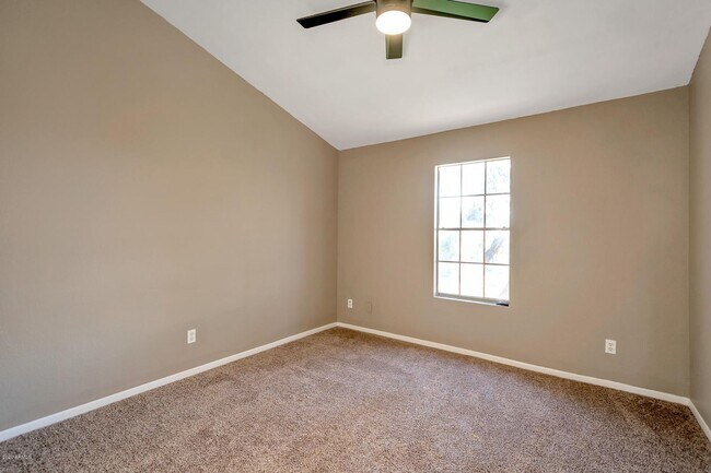 Building Photo - 1600 N Saba St