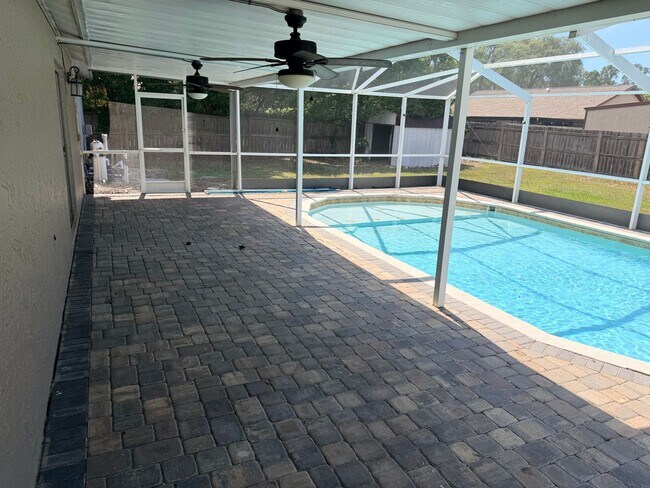 Building Photo - THREE BEDROOM POOL HOME!!!!