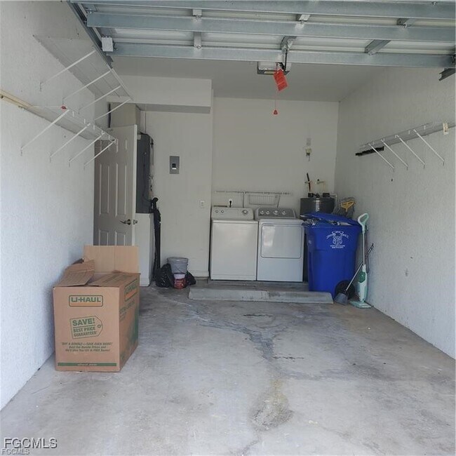 Building Photo - 3616 Pine Oak Cir