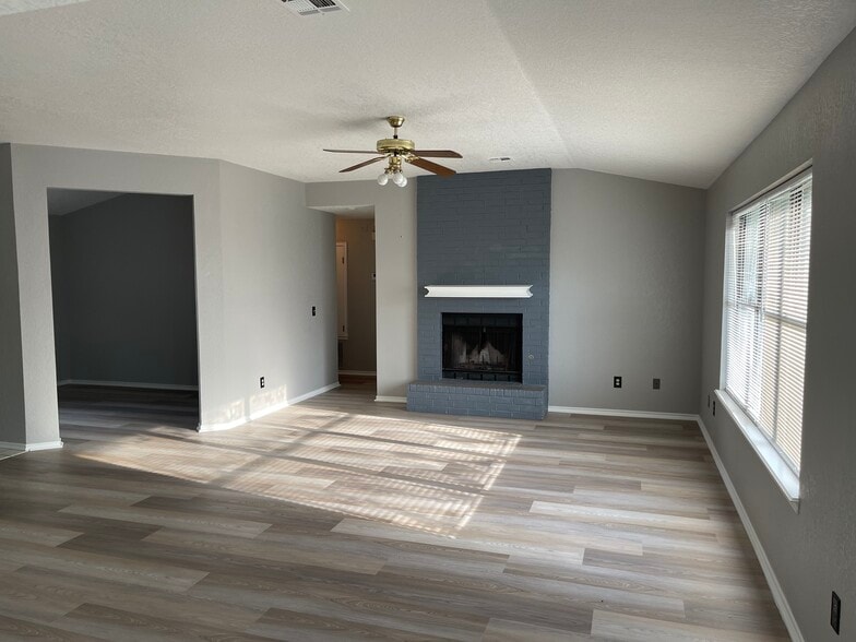 living room - 1309 Grand Mnr