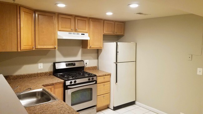 Building Photo - 1629 Newton St NW