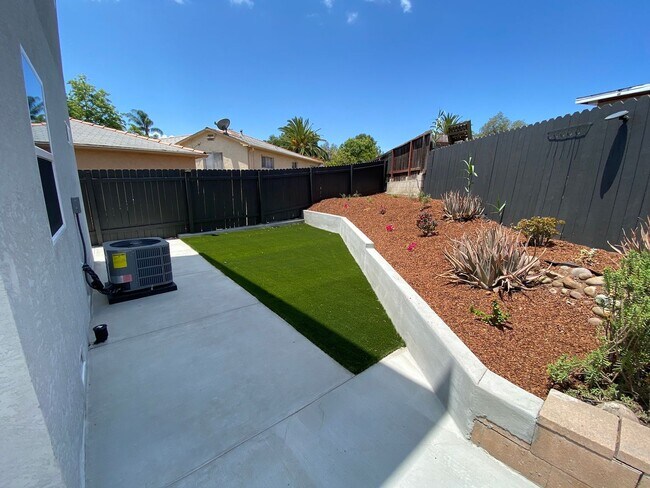 Building Photo - 4BD/2BA  with Large Upstairs Balcony! (Lease out, pending signatures. Check back in a few days!)