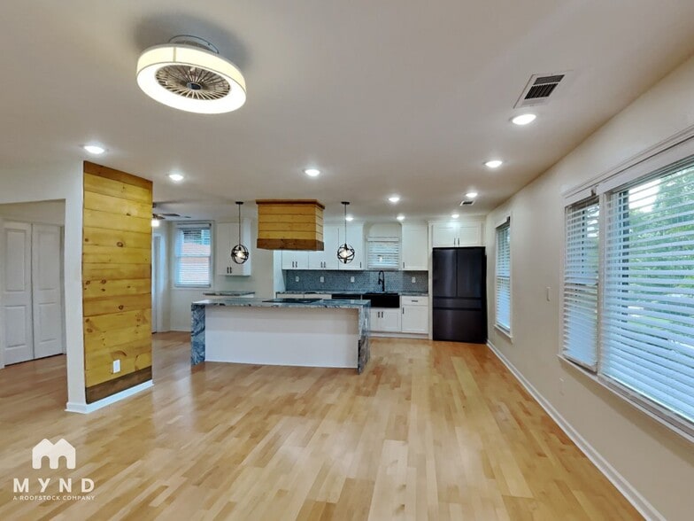 Building Photo - 2720 Hedgewood Dr NW