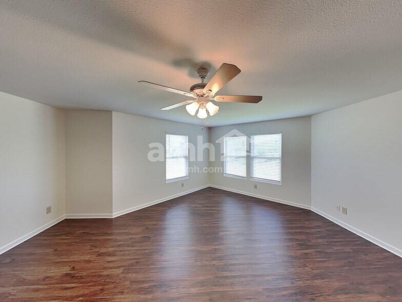 Building Photo - 1702 Bray Dr