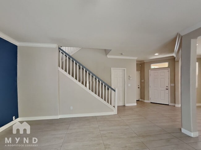 Building Photo - 5325 Dunlay Dr