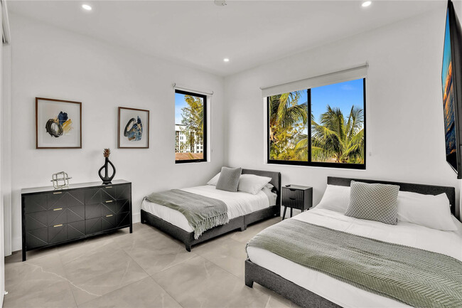 Building Photo - 2100 Miami Rd