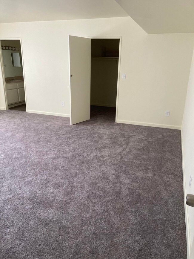 Building Photo - 12264 Chandler Blvd