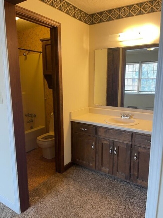 Building Photo - Duplex Spartanburg