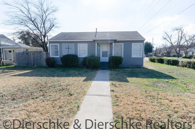 Primary Photo - Cute, affordable 2 bedroom 1 bath house!