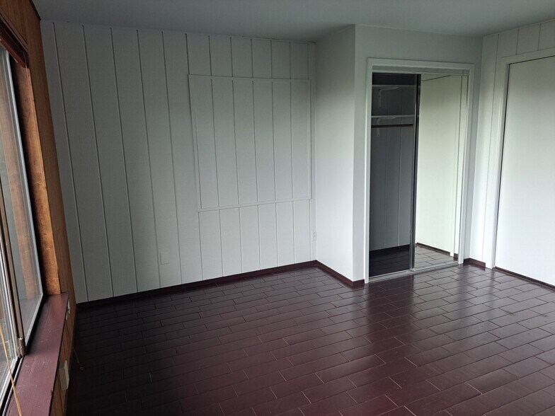 Building Photo - 6170 Plymouth Ave