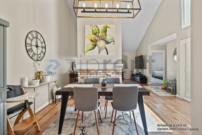 Building Photo - 652 St Ives Ct