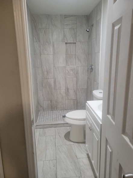 Building Photo - 3035 Modree Ave