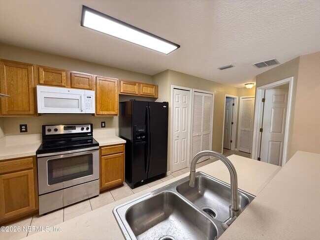 Building Photo - 6105 Maggies Cir