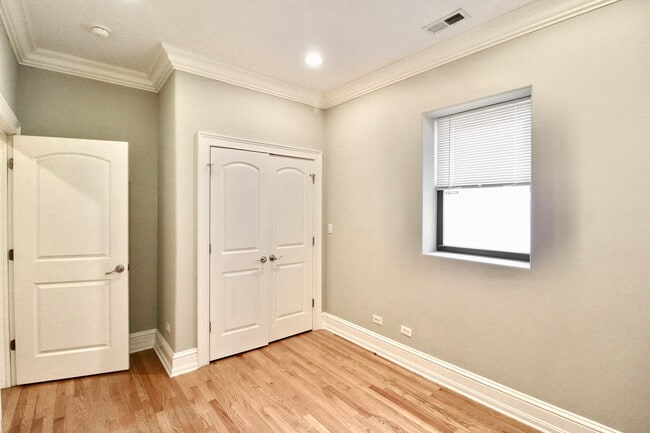 Building Photo - 5528 S Indiana Ave