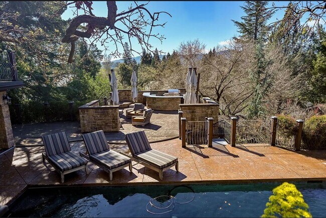 Building Photo - 6 Bed 4 Bath In Alamo