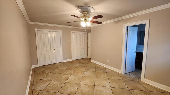 Building Photo - 2213 Stall Dr