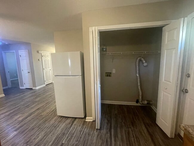 Building Photo - Charming ranch-style 2 Bedroom 1 Bath home in Pineville offering comfortable single-level living.