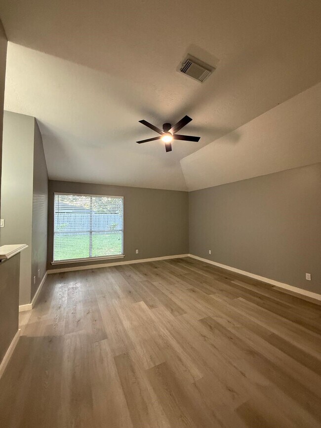 Building Photo - 1019 Western Springs Dr