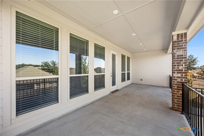 Building Photo - 2265 Wooster St