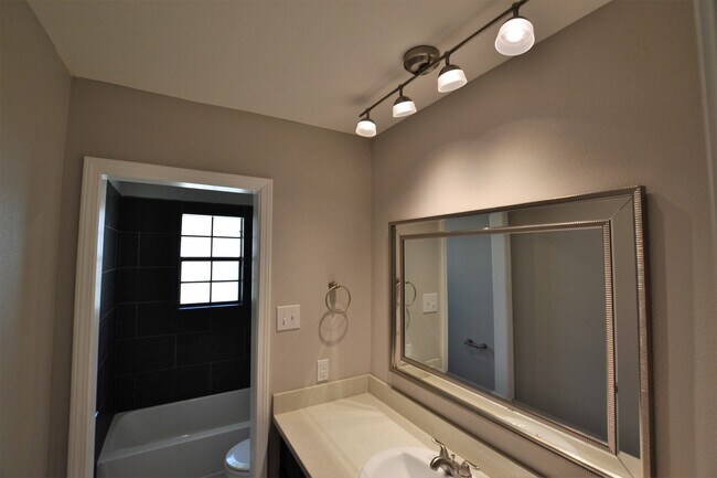 Building Photo - Newly renovated home in Beau Village Subdivision in Denham Springs near I-12