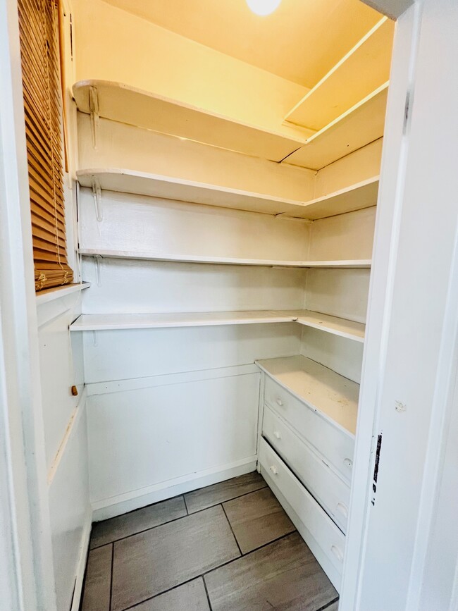 Pantry Room - 3938 S Talman Ave