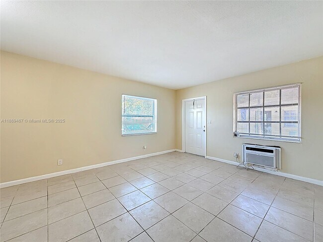 Building Photo - 240 NW 40th Ct