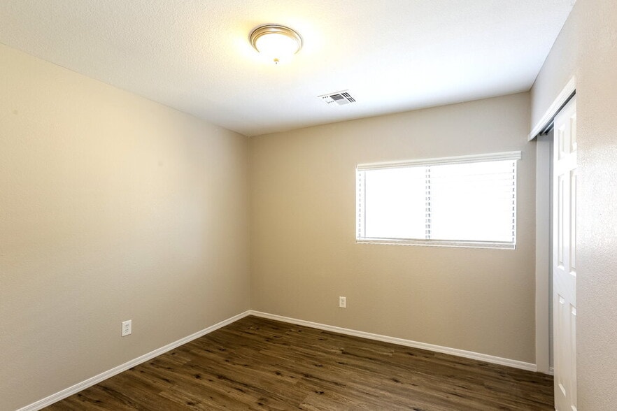 Building Photo - 2544 W Romley Rd
