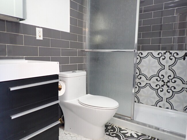 Building Photo - 203 Crystal St