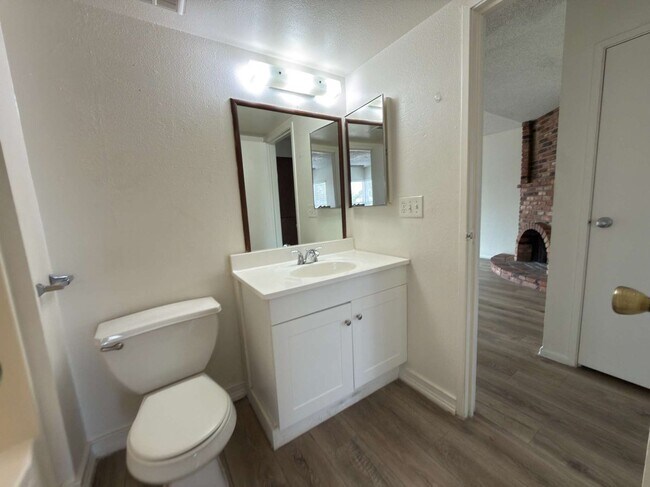 Building Photo - 14814 N 59th Dr