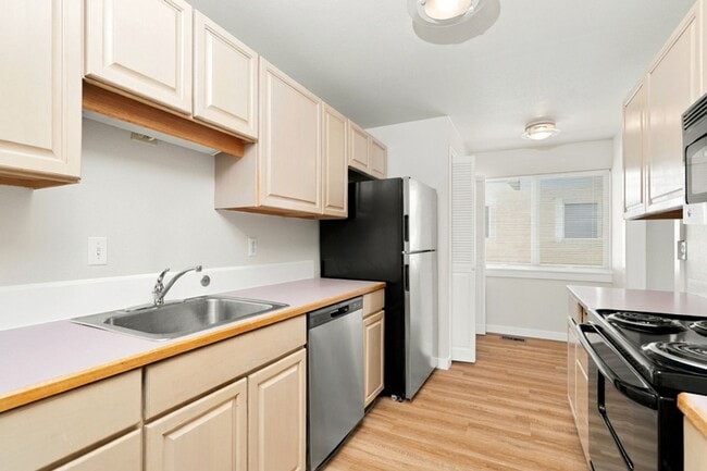 Building Photo - 3420 25th Ave W