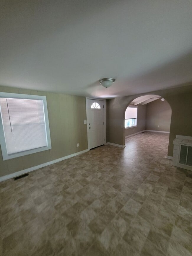 Building Photo - PRE-LEASING-Now Leasing- Madison Co. –COLB...