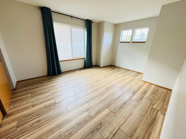 Building Photo - 5330 Larrabee Way