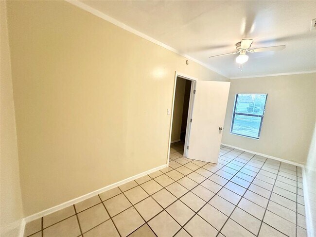 Building Photo - 7221 Ellington Cir